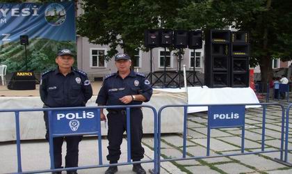 Resimleri g�rmek i�in t�klay�n�z.